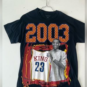 NBA Cleveland Cavaliers LeBron James 2003 King Mens Draft Day Tee - Black